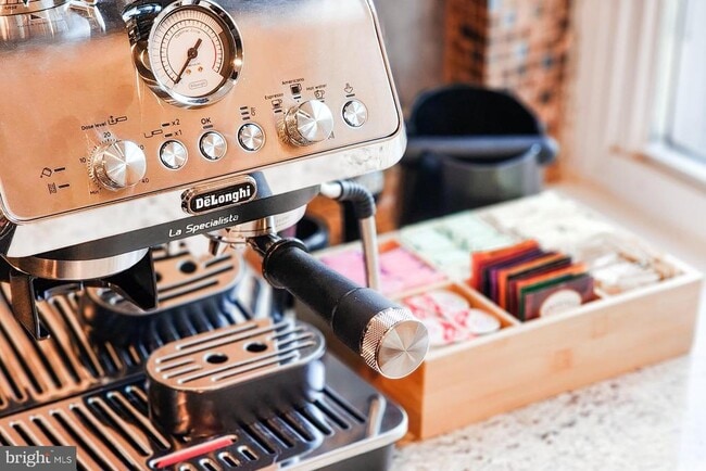 Building Photo - 2223 Payne Terrace SE