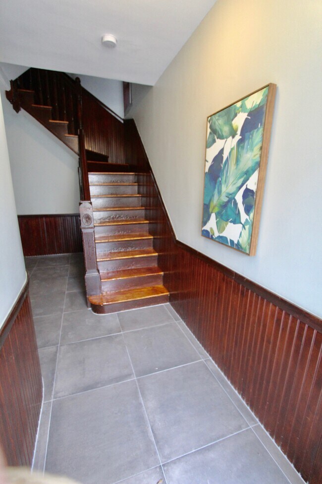 Photo - 94 E Cottage St Unit Amazing 4 bed/2 bath, Cats Friendly