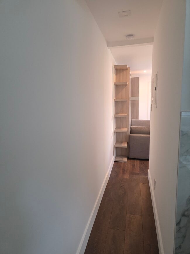 Photo - 3005 Kelton Ave