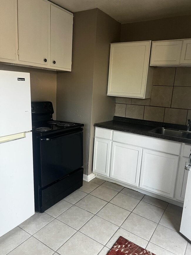 Photo - 2710 E 3rd St