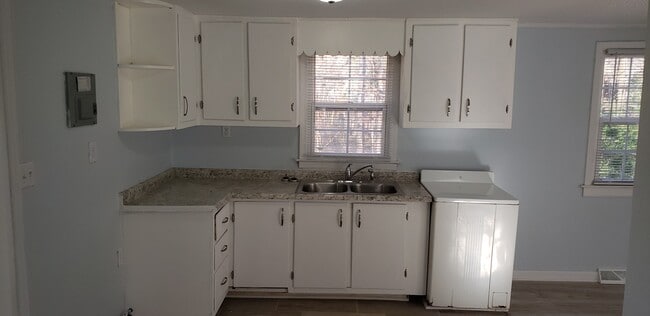 Photo - 1711 Alexsandria Rd