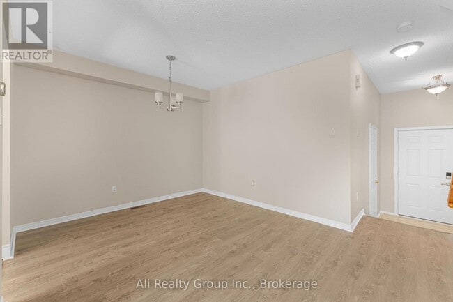 Photo - 68 Piper Crescent
