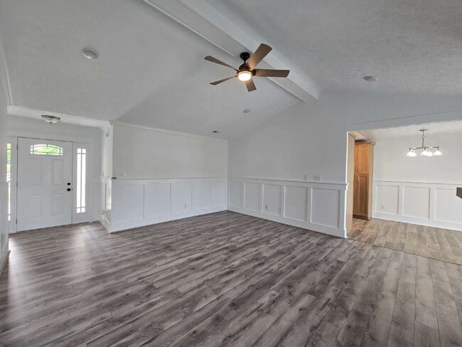 Photo - "Charming 3-Bedroom Retreat with Granite Finishes & Cozy Fireplace in Jacksonville!"