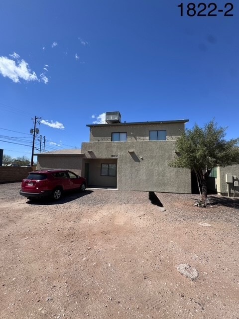Photo - 1822 E 10th St Unit #2 - 5 bed 4 bath