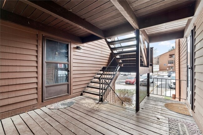 Photo - 325 Village Blvd N