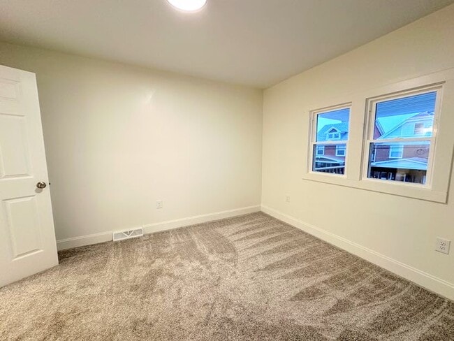 Photo - 1337 Methyl St