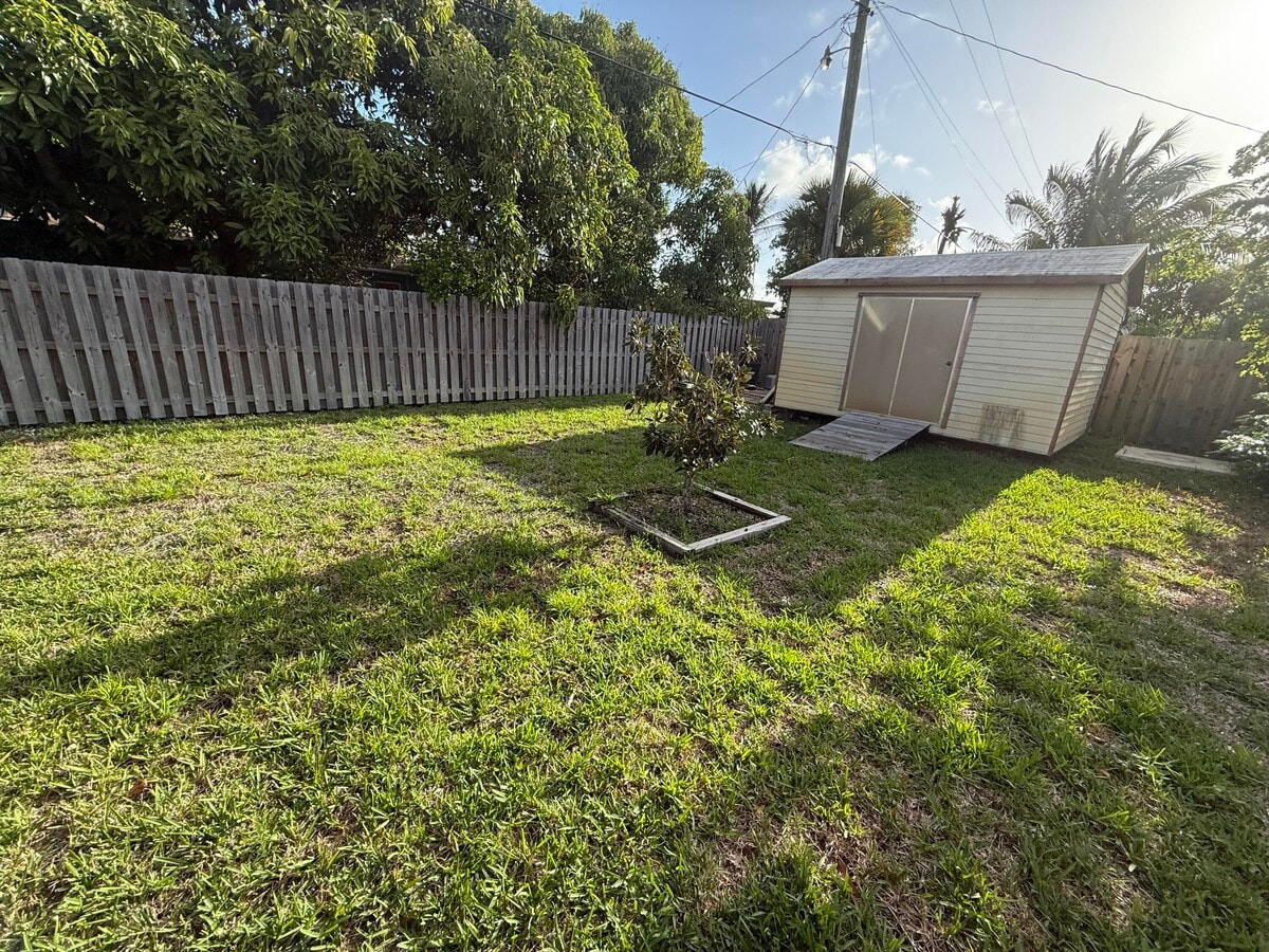 Photo - 817 Elm Rd