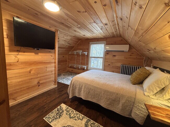 1 bed studio in Brunswick.  Walking to EVERYTHING!