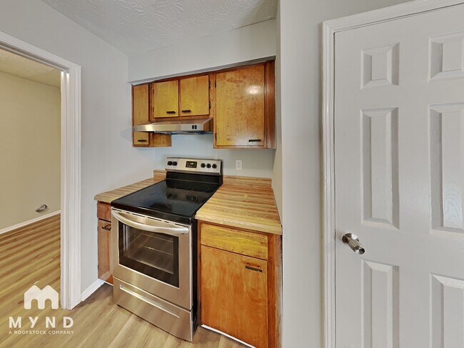 Photo - 199 Woodcrest Way