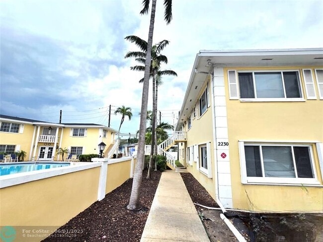 Photo - 2230 NE 56th Pl Unidad 208