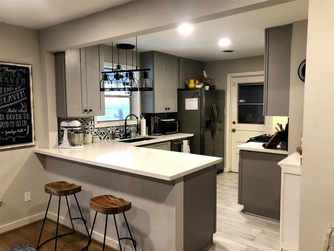 Building Photo - 7151 Neff St Rental