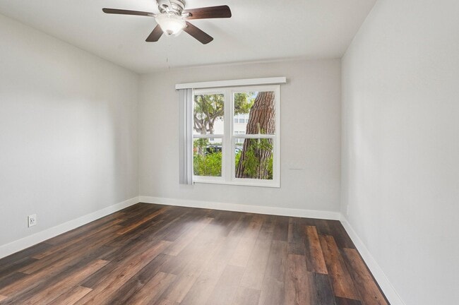 Hollypark Knolls Apartments