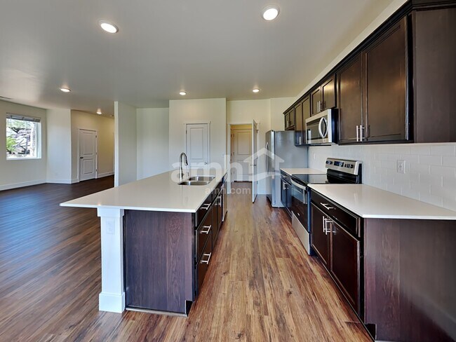 Photo - 390 Smith Dr