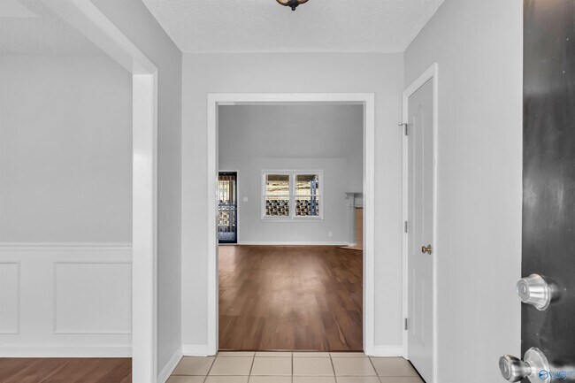 Photo - 212 Warfe Ct