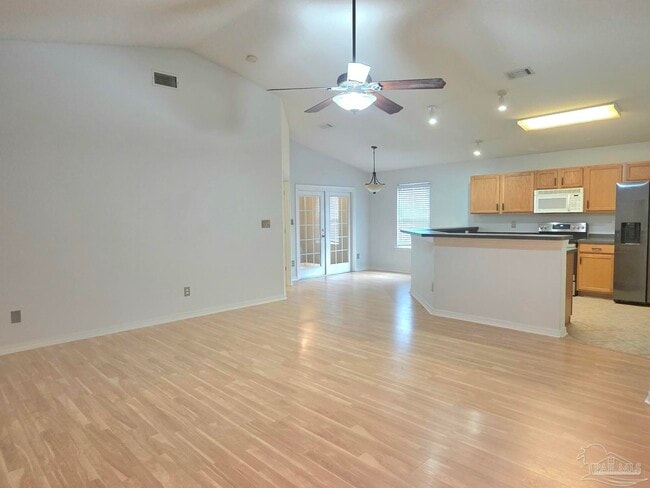 Photo - 1059 Simpson St