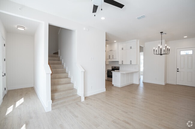 3BR, 3BA - 1,658SF - Living Room