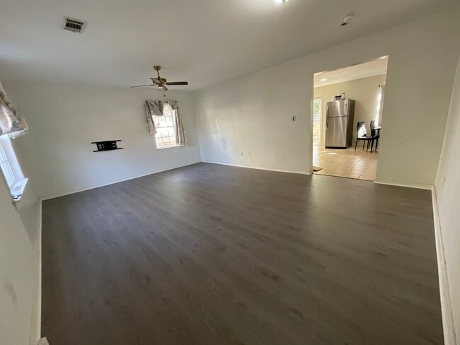 Photo - 2025 Shirleydale Ave