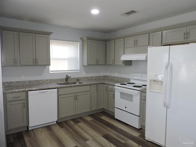 Photo - 526 Briarwood Dr