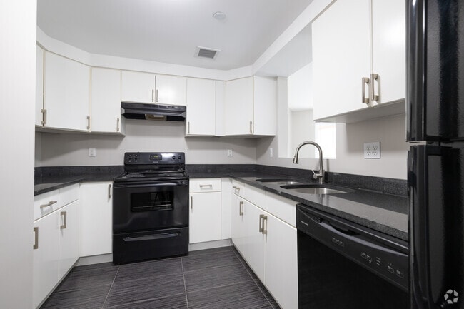 1BR, 1BA, 1/2BA - 940SF - Kitchen