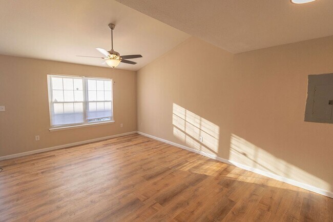 Photo - 1405-1407 Bodie Dr. Unit 1405