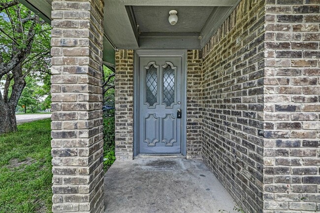Building Photo - 211 E Pritchard Ln Unit #211 Rental
