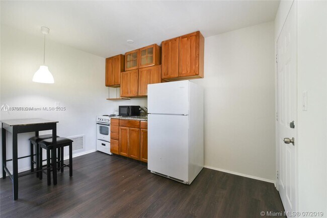 Photo - 345 Michigan Ave Unidad 17