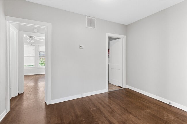 Photo - 419 W Polk St