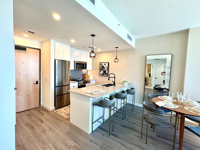 Building Photo - 370 NW 20th St Unit A9