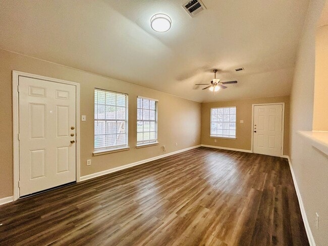 Building Photo - 8507 Apple Carrie Cove Unit B