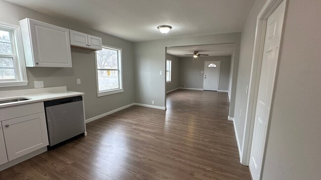 Photo - 901 Johnson St