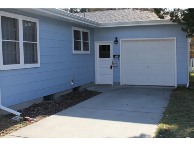 Building Photo - Charming 2-Bedroom, 1-Bath Lower Unit Dupl... Rental