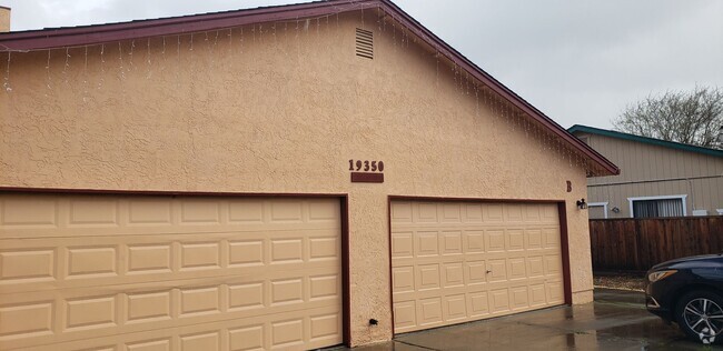 Building Photo - 19350oldcreekroadUNITb.IS4LEASE.COM Rental