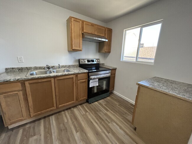 Photo - 3318 Broadway St