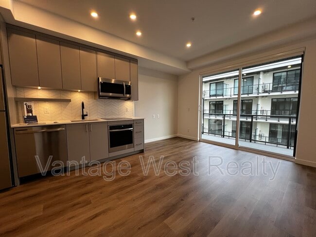 Photo - 1274-1274 Devonshire Ave