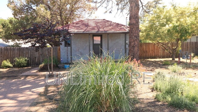 Building Photo - 1717 Cottonwood Ave