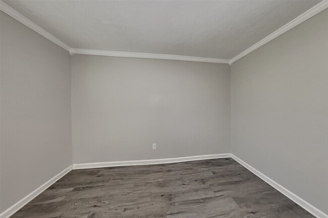 Building Photo - 25402 Elm Creek Dr