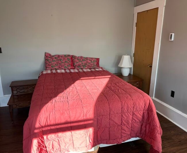 Photo - 131 W Bethel Rd