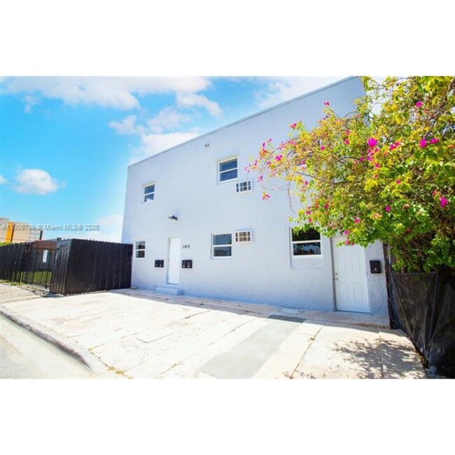 Photo - 2424 NW 7th Ct