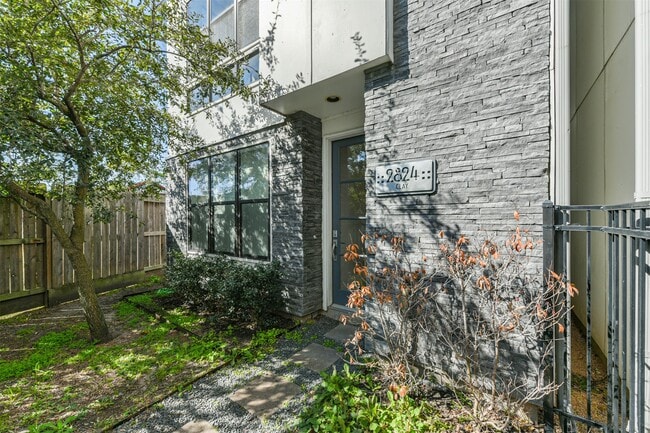 Building Photo - 2824 Clay St