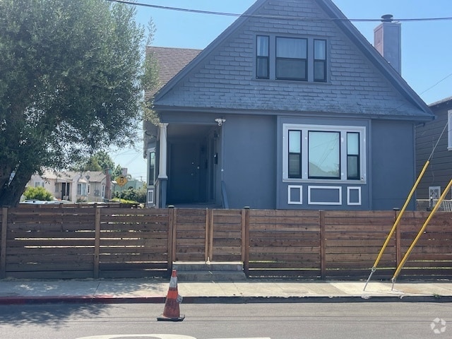 Building Photo - 936 Moorpark St Rental