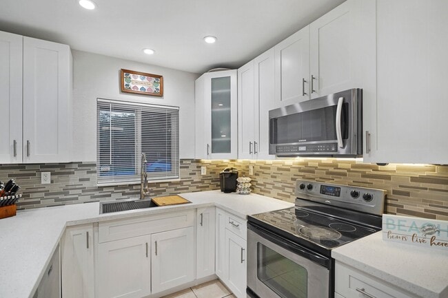 Photo - 954 NE 26th Ave