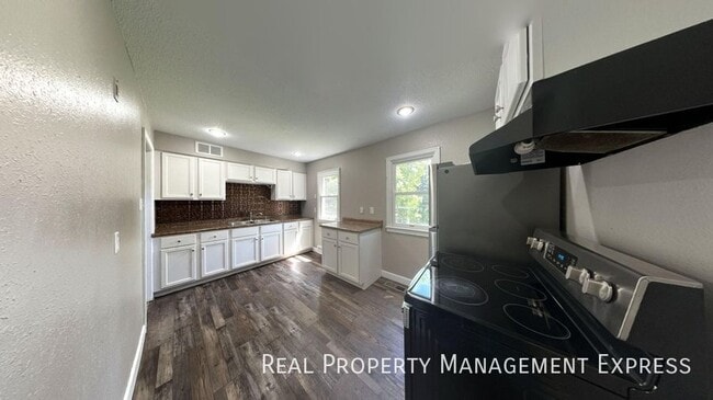 Building Photo - 816 S Glendale Ave Rental