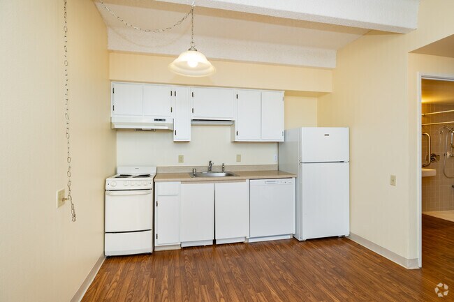 1BR, 1BA - 575SF - ADA - Kitchen