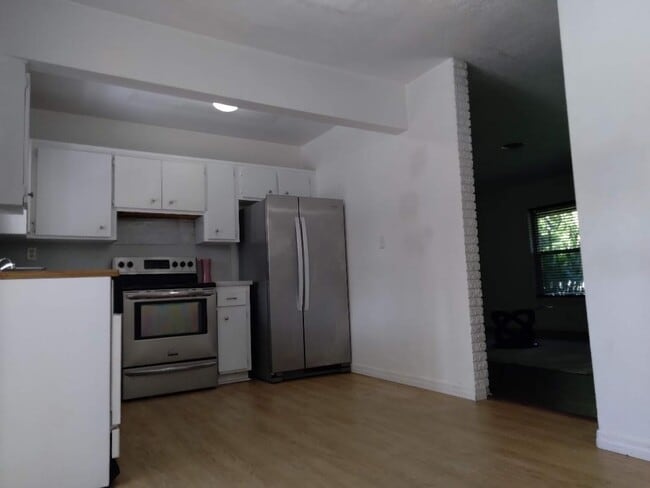 Photo - 200 SE 19th St