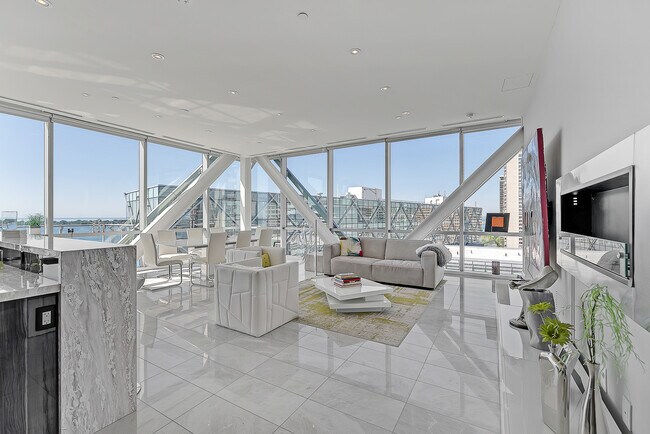 Photo - 39 Queens Quay E