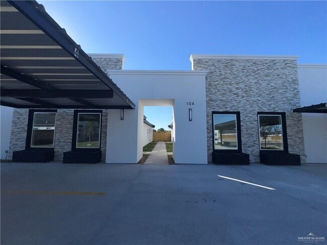 Building Photo - 21 Sunflower St Unit 1