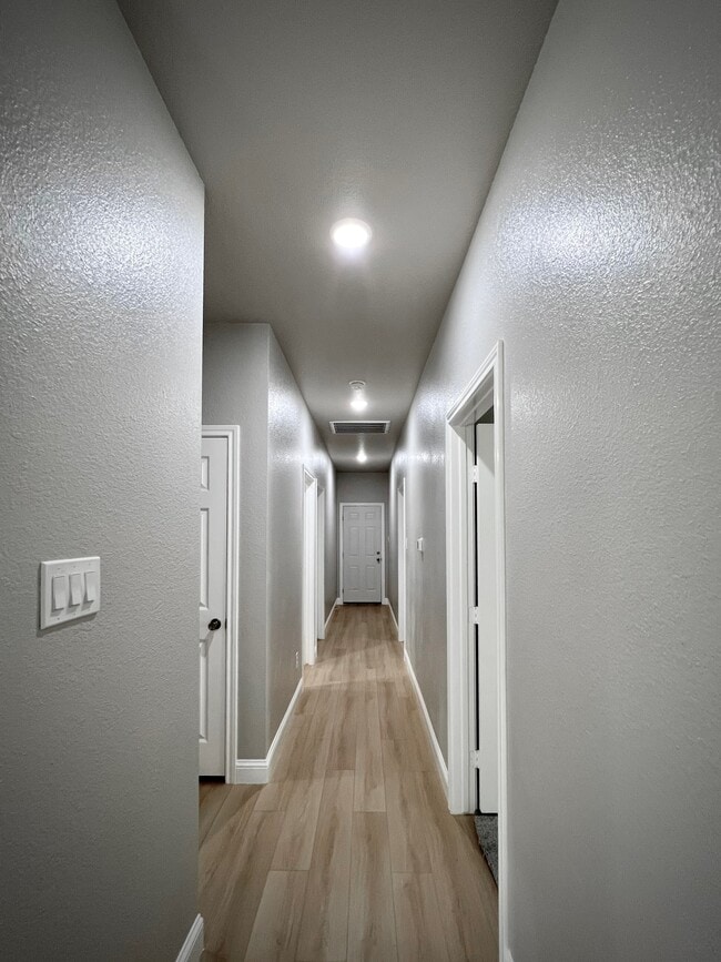 Photo - 823 Edgar St