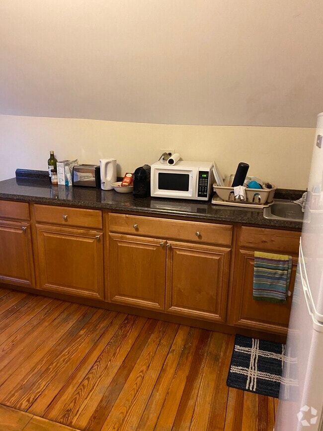 Building Photo - 246 Waterman St Unit 3 Rental
