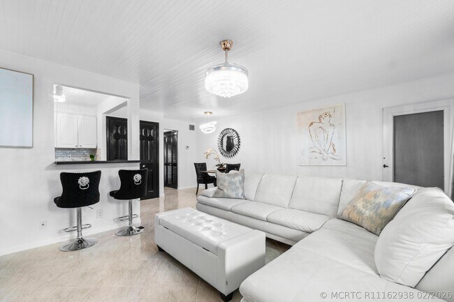 340 Horizon W Unit 102