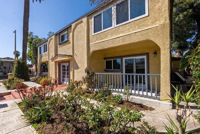 Photo - 1301 N Poinsettia Pl Unit 1301